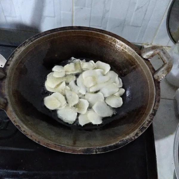 Goreng dengan api sedang hingga kecoklatan.