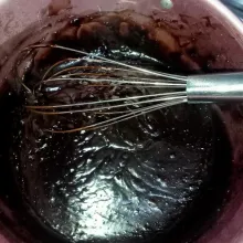 Aduk cepat hingga mengental lalu matikan api.