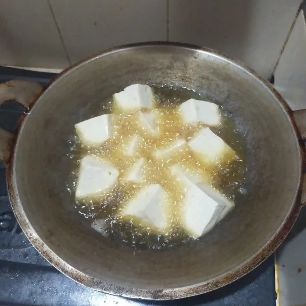 Goreng tahu putih.