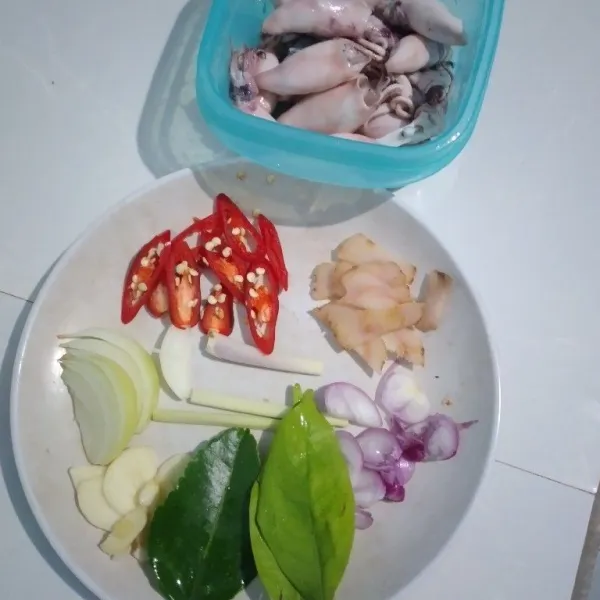 Siapkan semua bahan-bahan.