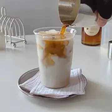Tuang honey shaken espresso.