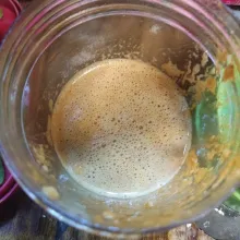 Haluskan bawang putih, kunyit, ketumbar dan garam.