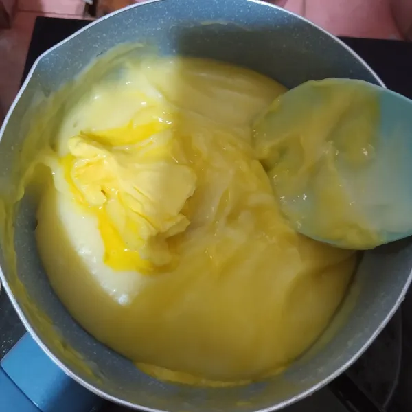 Masak lagi sambil dimasukkan margarin.