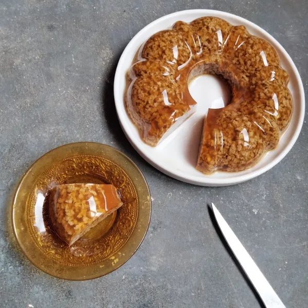 Setelah dingin masukkan kulkas agar set. Keluar kan dari kulkas dan potong sesuai selera