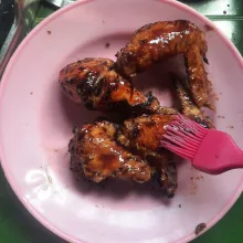 Olesi dengan bumbu becap dan sisa bumbu ungkep.