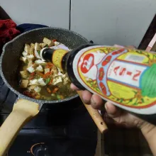 Beri perbumbuan kecap asin, dan saus tiram.