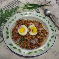 Mie Goreng Telur Rebus