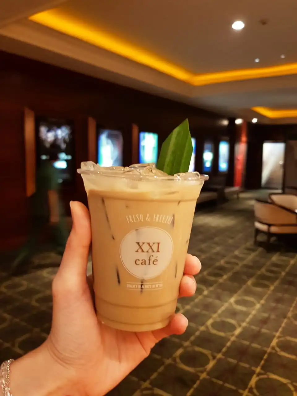 menu best seller Es Kopi Susu Pandan XXI Cafe