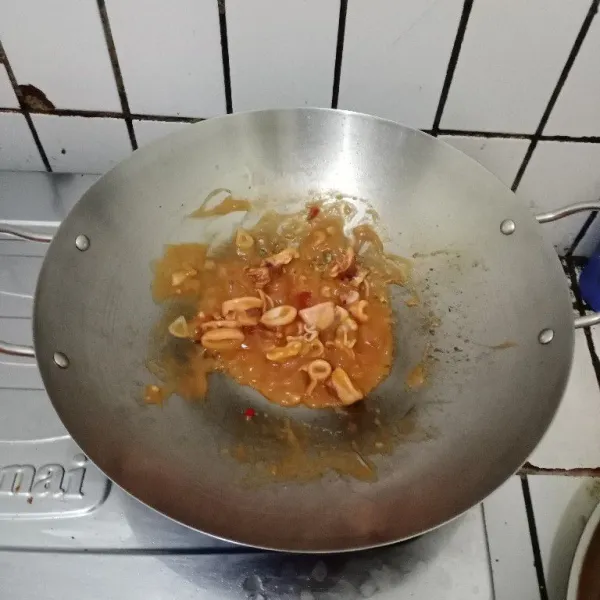 Masak hingga kuah mengental. Koreksi rasa. Siap dinikmati.