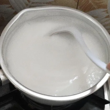 Masak puding kopyor sampai matang.