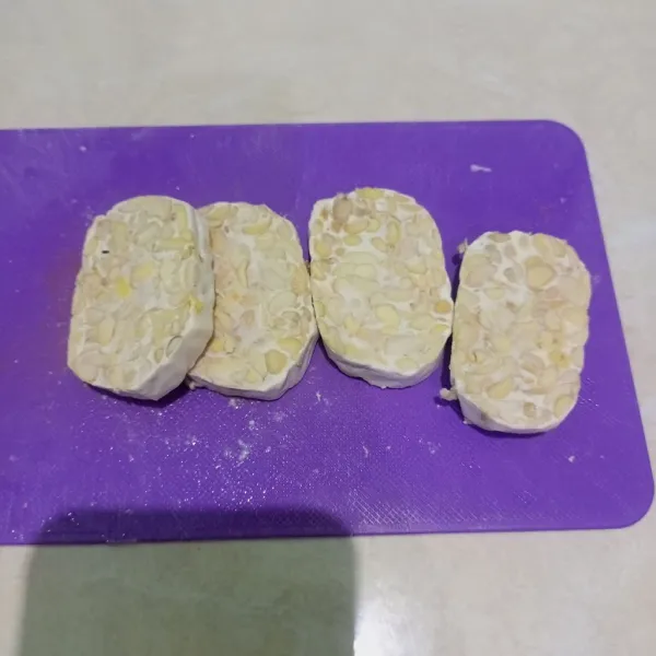 Iris-iris tempe agak tebal