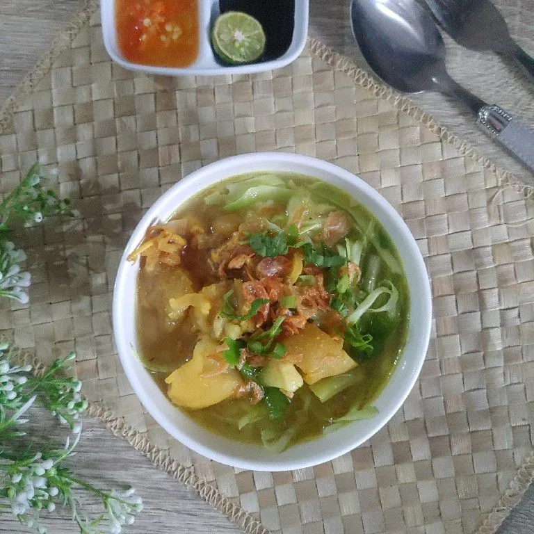 Soto kuning kikil sapi