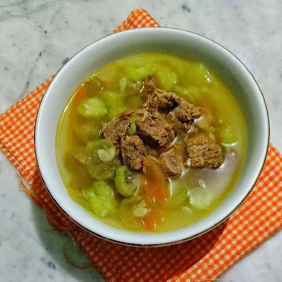 Sayur oyong daging sapi kuah tomat