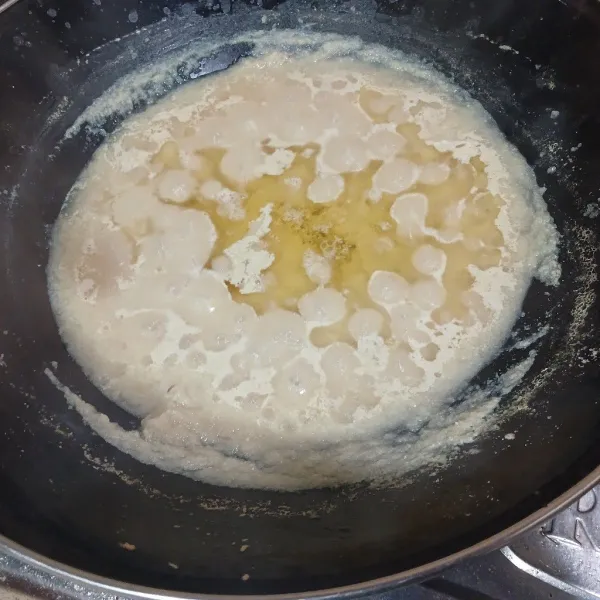 Aduk terus hingga bumbu tanak dan wangi