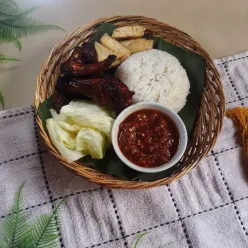 Nasi Ayam Manis Komplit