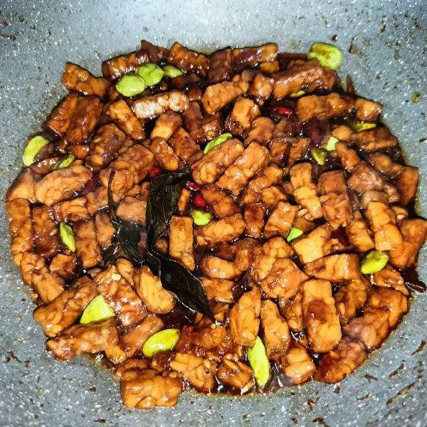 Masak sampai matang dan meresap, koreksi rasanya dan siap disajikan.