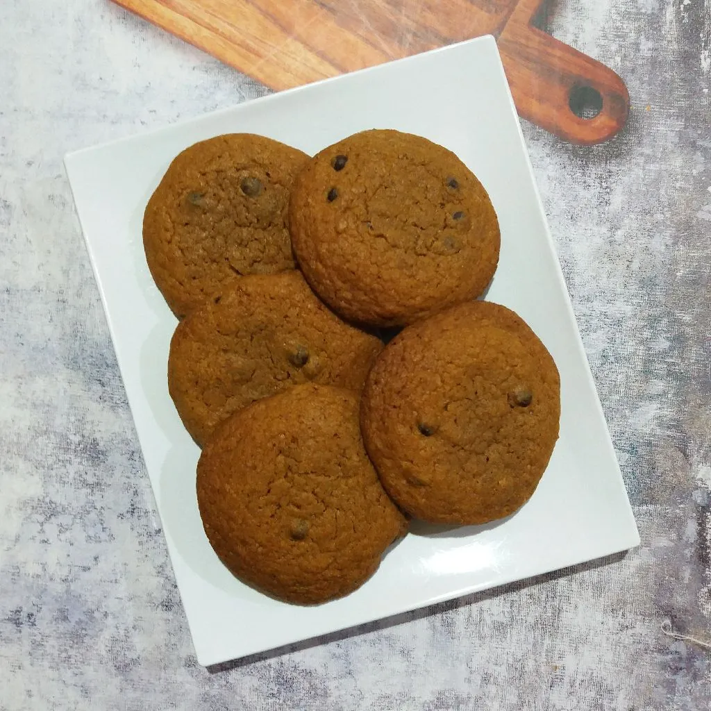 Chewy and Crispy Choco Cookies