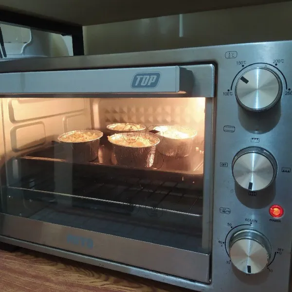 Oven di suhu 125° api atas bawah selama 20 menit atau sesuaikan oven masing-masing. Angkat dan sajikan