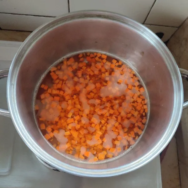 Rebus wortel hingga empuk.