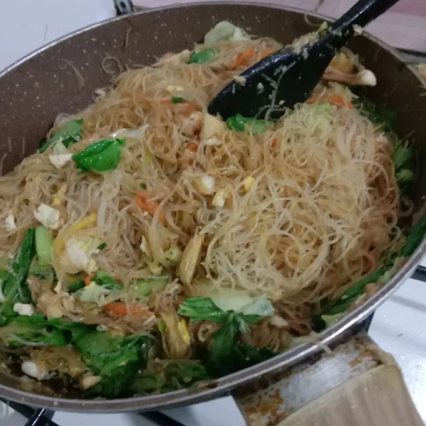 Tambahkan bahan seasoning dan koreksi rasa