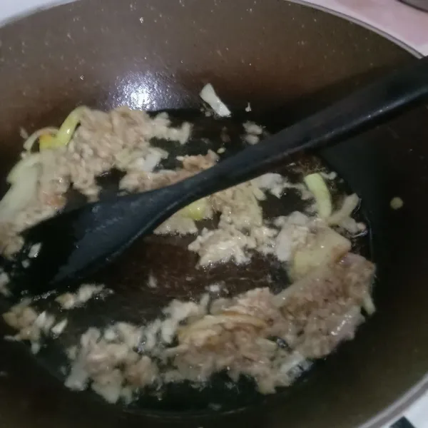 Masukkan bumbu yang sudah dihaluskan