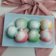Setelah matang, keluarkan roti dari loyang. Dinginkan sebentar, lalu taburi dengan gula halus. Selamat menikmati!