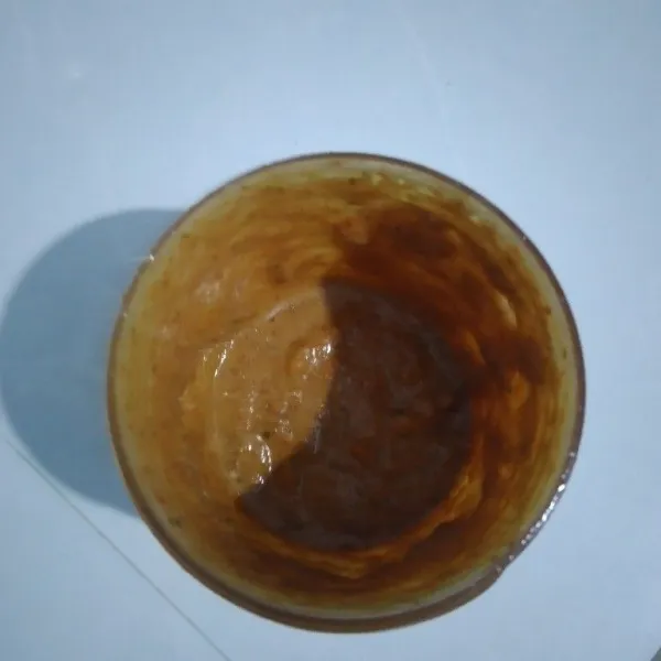 Haluskan semua bahan bumbu.