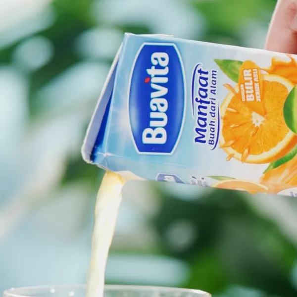 Tambahkan Buavita Orange ke dalam shaker.