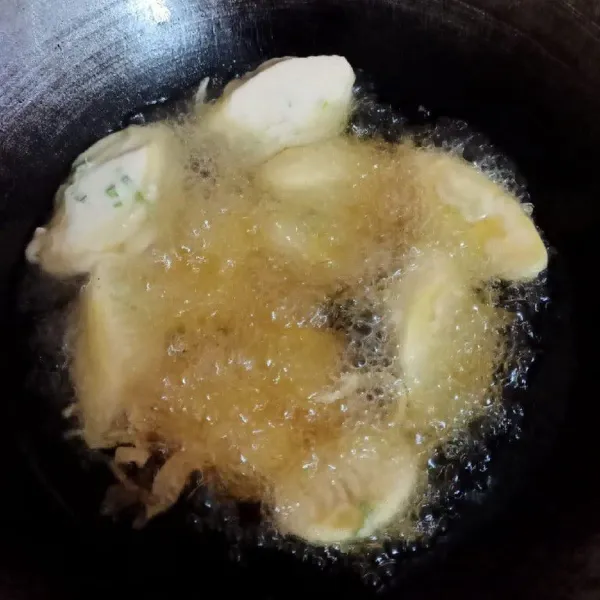 Goreng hingga matang warna emas kecoklatan