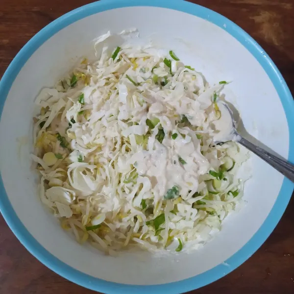 Masukkan sayuran, aduk rata.