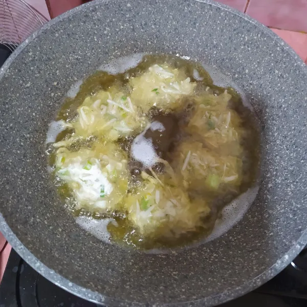 Goreng hingga golden brown.