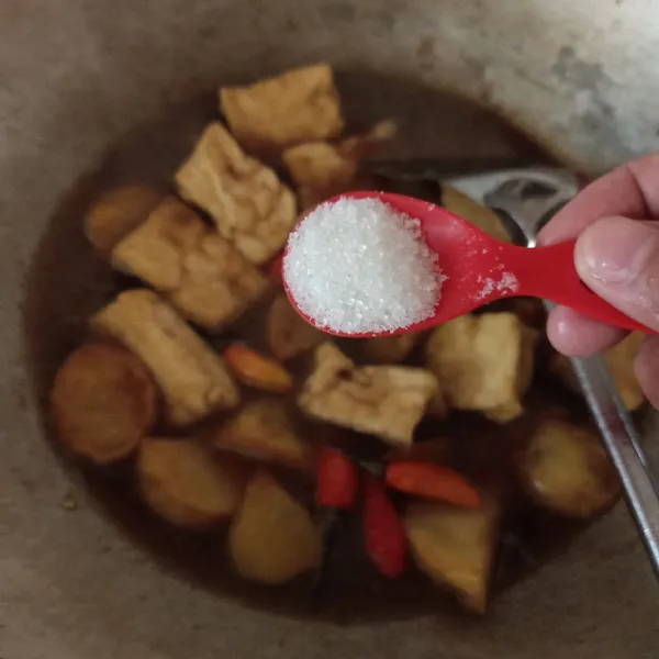 Bumbui gula, garam, kaldu bubuk, lalu masak sampai matang