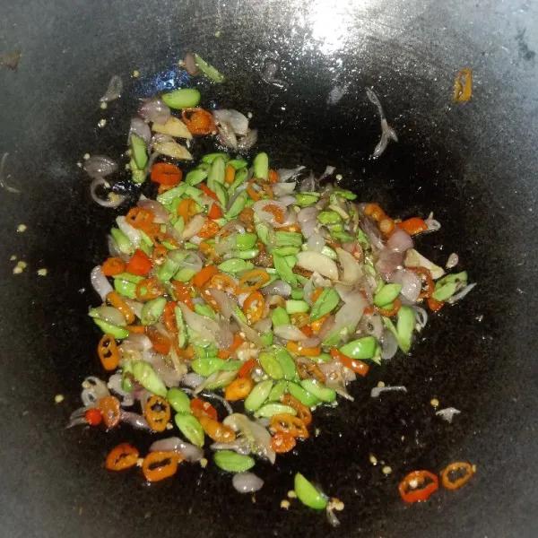 Aduk rata dan masak hingga matang