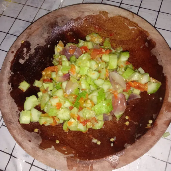 Aduk sambil sedikit diulek, koreksi rasa lalu sajikan