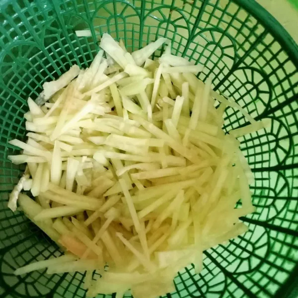 Iris pepaya muda seperti ukuran korek