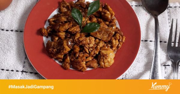 Proses membuat orak-arik telur simpel