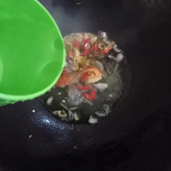 Tambahkan air secukupnya