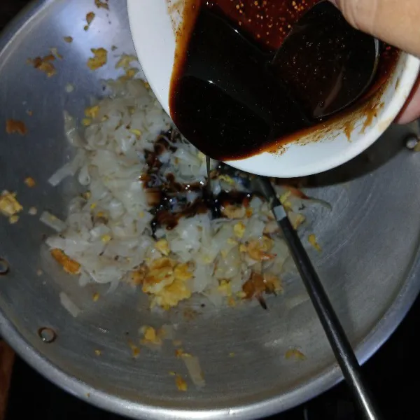 Siramkan dengan saus yang sudah di campur tadi