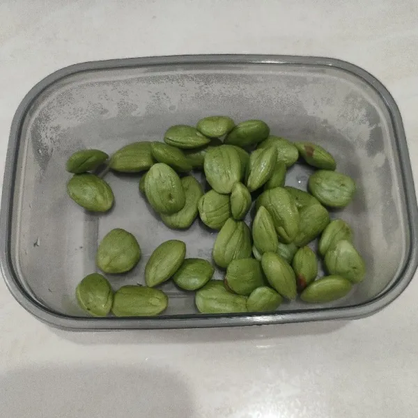 Siapkan Petai yang udh bersih.