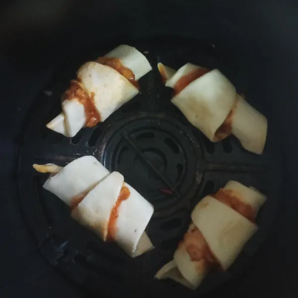 Panggang dengan air fryer suhu 180 derajat celsius selama 15 menit