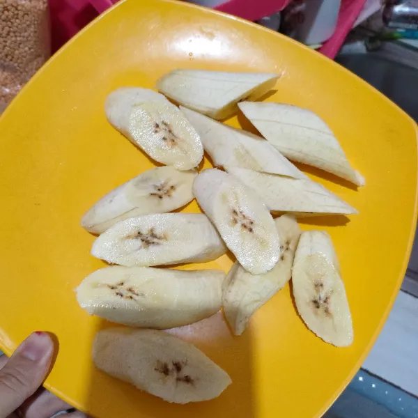Potong-potong pisang.