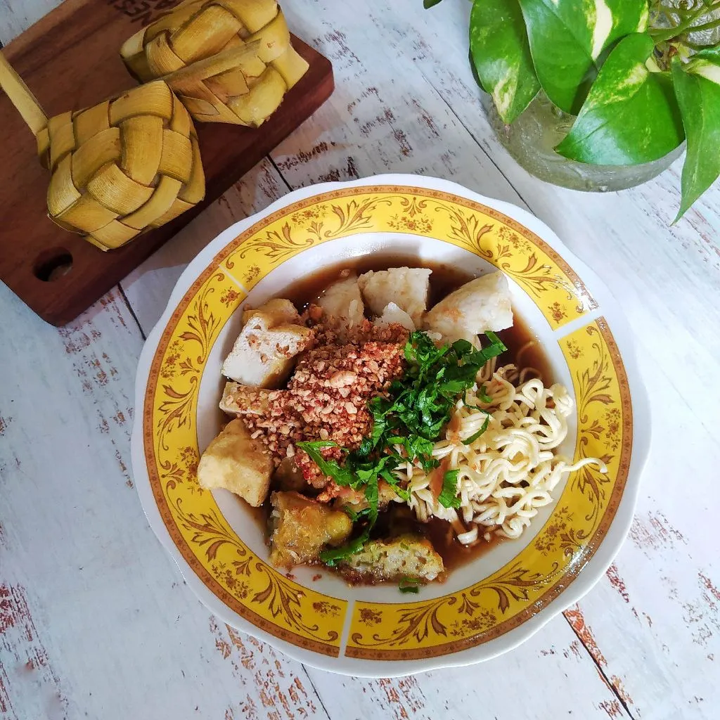 Kupat Tahu Solo