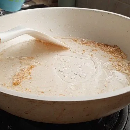 Tambahkan 2-3 gelas air