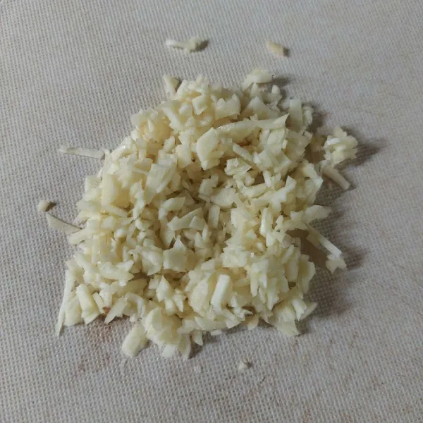 Cincang bawang putih