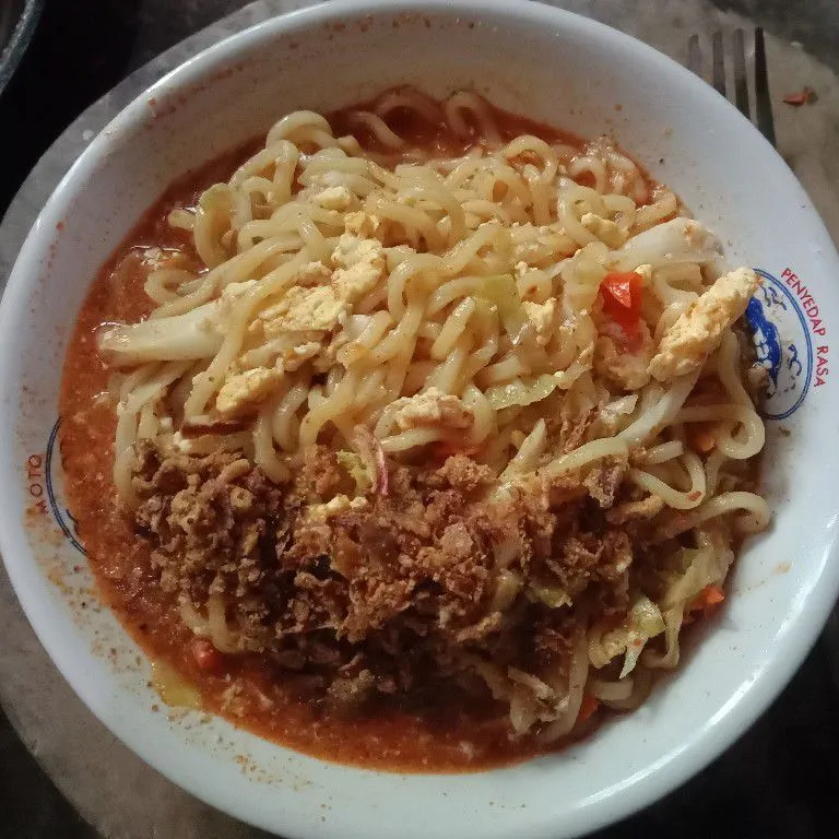 Mie Instan Nyemek