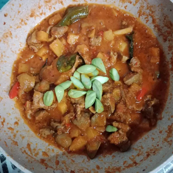 Terakhir masukkan petai. Aduk masak sebentar. Koreksi rasa, sajikan