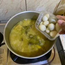 Kalau sudah mendidih masukkan telur puyuh dan tahu
