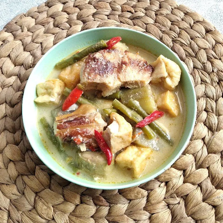 Kotokan Iwak Peyek (ikan pari)