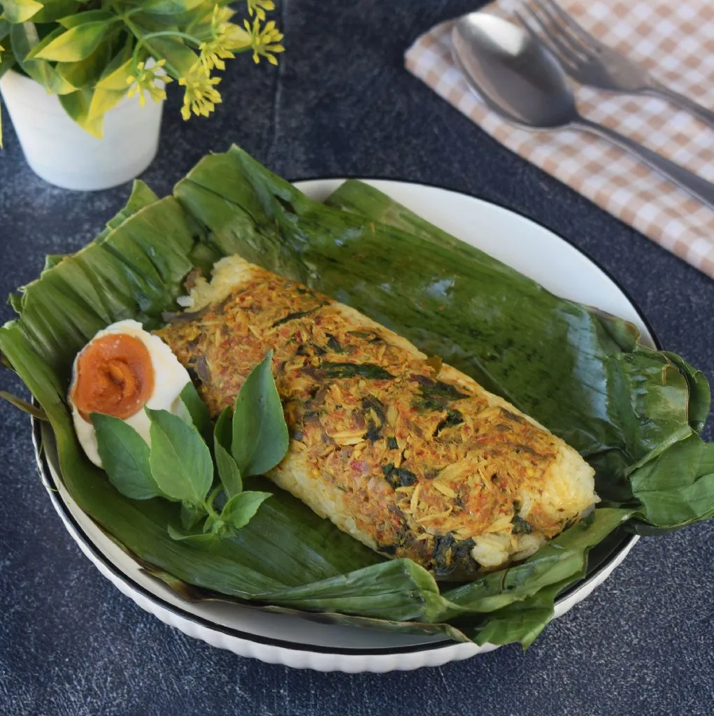 Nasi Bakar Ikan Tongkol Suwir