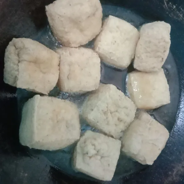 Goreng tahu sebentar saja.